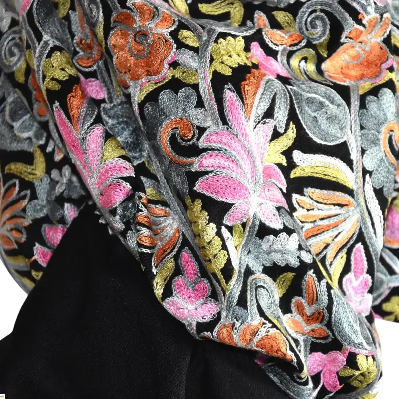 Šál exclusive vyšívaný 37